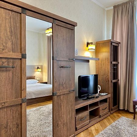Hotel Star Mukačevo Esterno foto