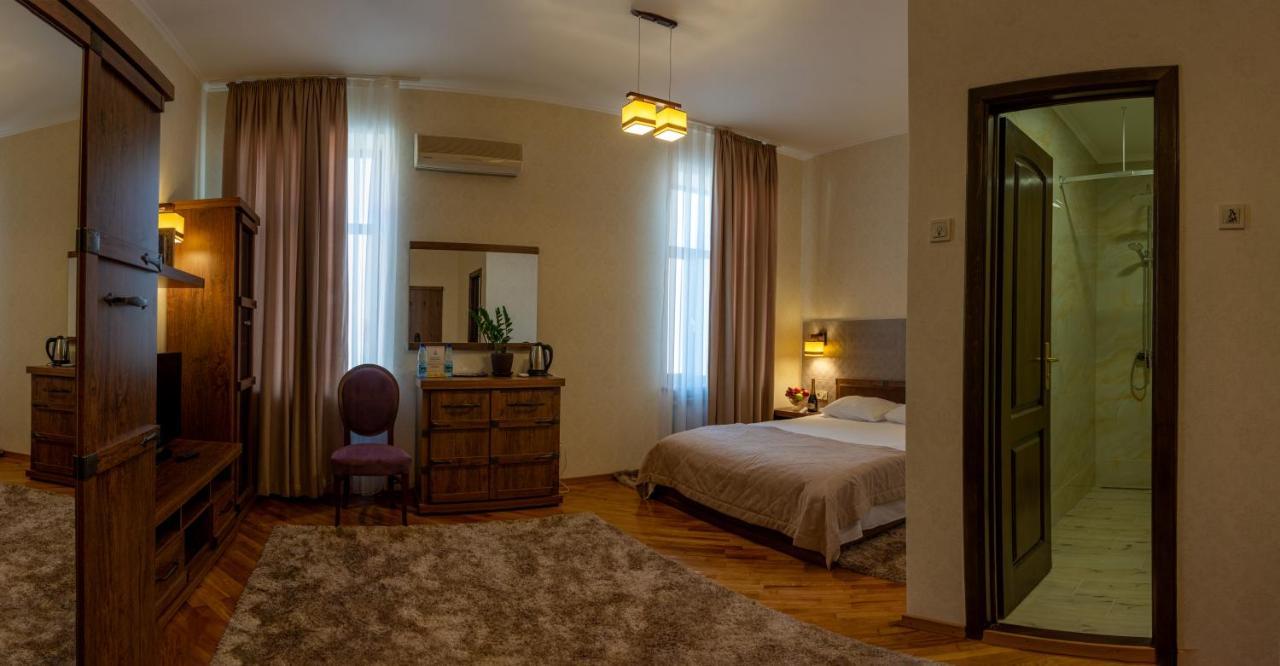 Hotel Star Mukačevo Esterno foto