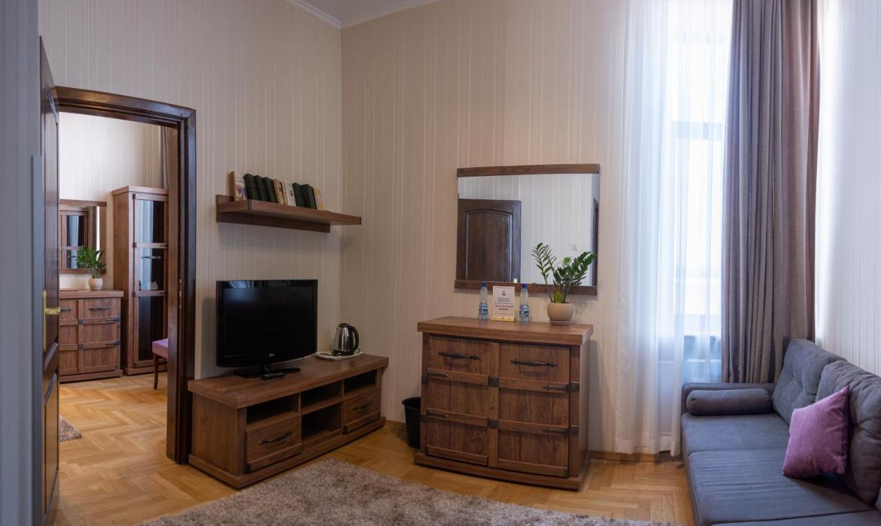 Hotel Star Mukačevo Esterno foto