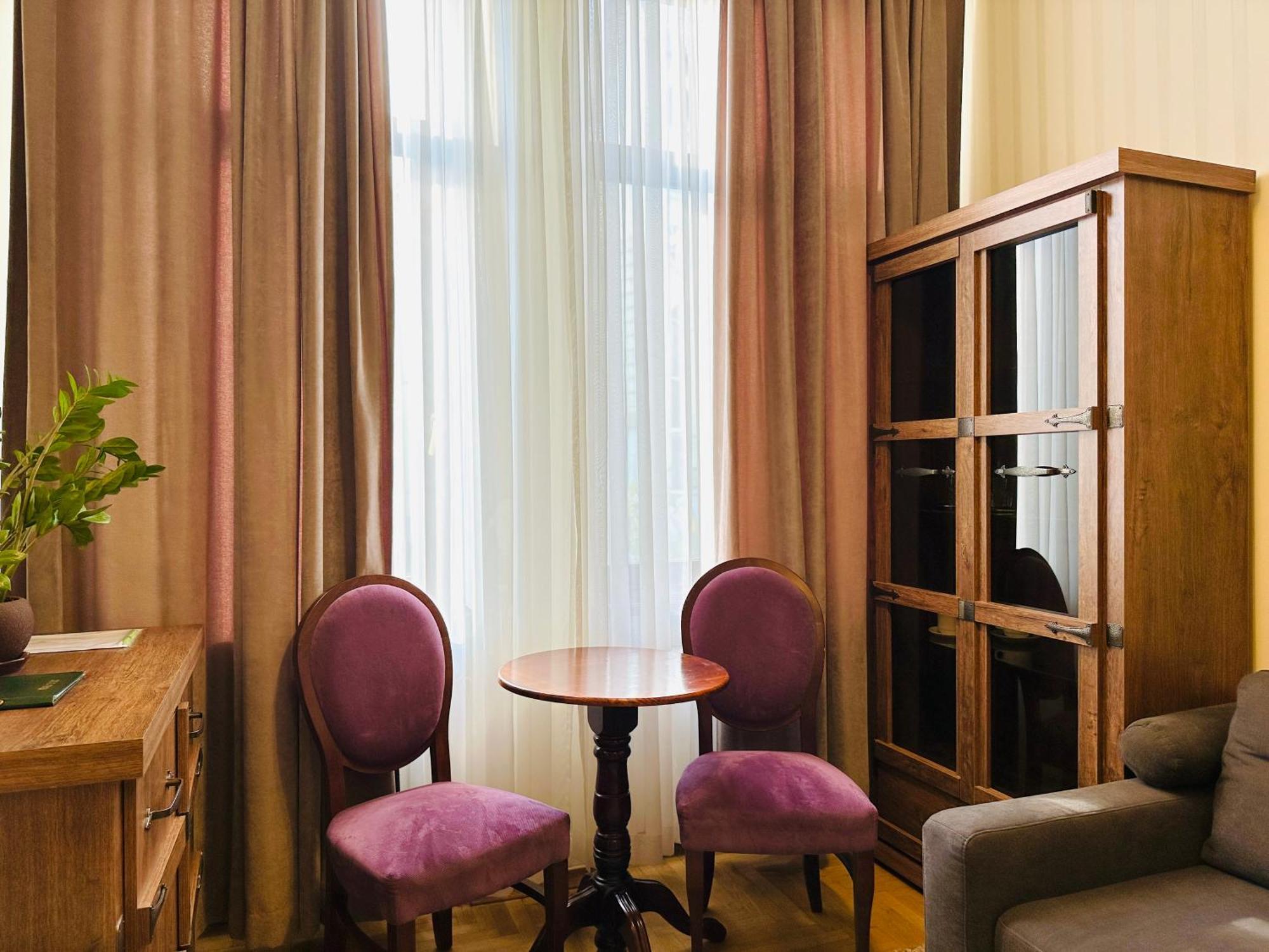 Hotel Star Mukačevo Esterno foto