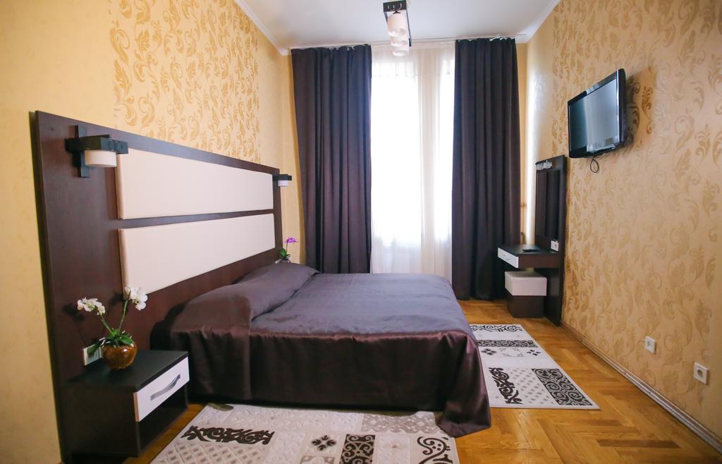 Hotel Star Mukačevo Esterno foto