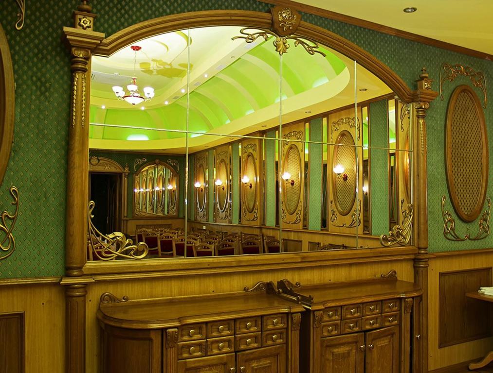 Hotel Star Mukačevo Esterno foto